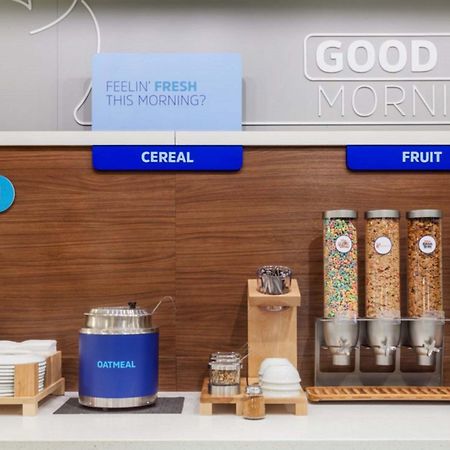 Holiday Inn Express Arrowood By Ihg Charlotte Zewnętrze zdjęcie