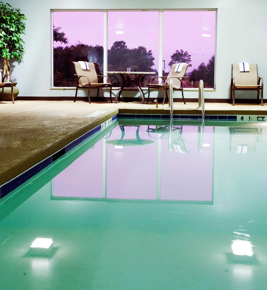 Holiday Inn Express Arrowood By Ihg Charlotte Zewnętrze zdjęcie