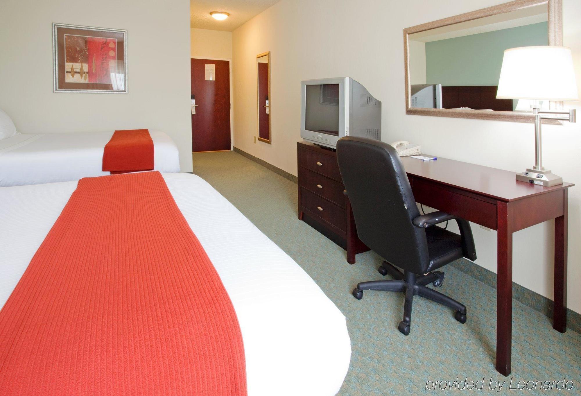 Holiday Inn Express Arrowood By Ihg Charlotte Zewnętrze zdjęcie