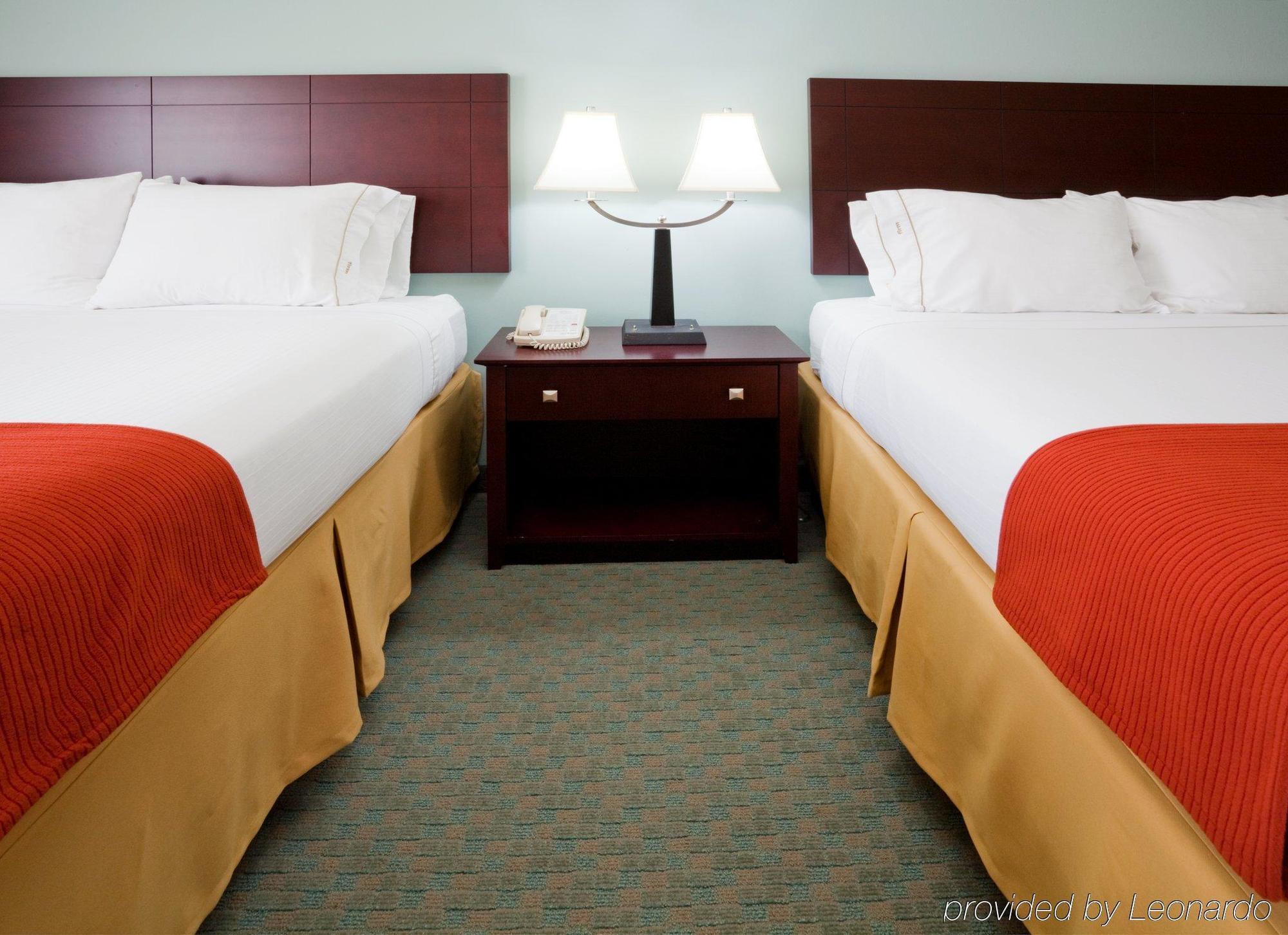 Holiday Inn Express Arrowood By Ihg Charlotte Zewnętrze zdjęcie