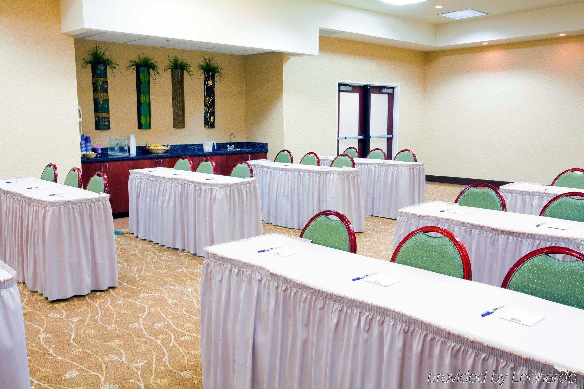 Holiday Inn Express Arrowood By Ihg Charlotte Udogodnienia zdjęcie