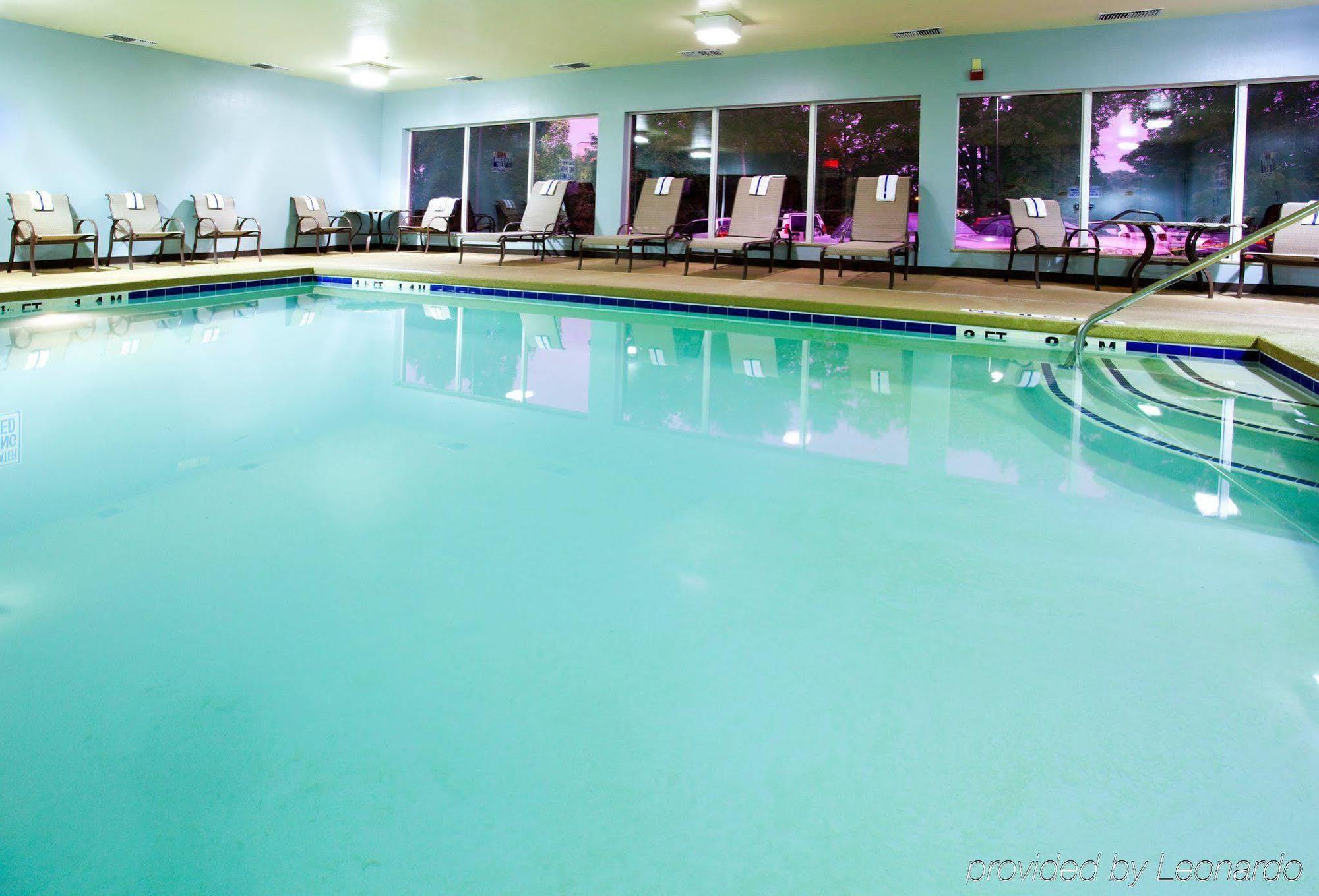 Holiday Inn Express Arrowood By Ihg Charlotte Zewnętrze zdjęcie