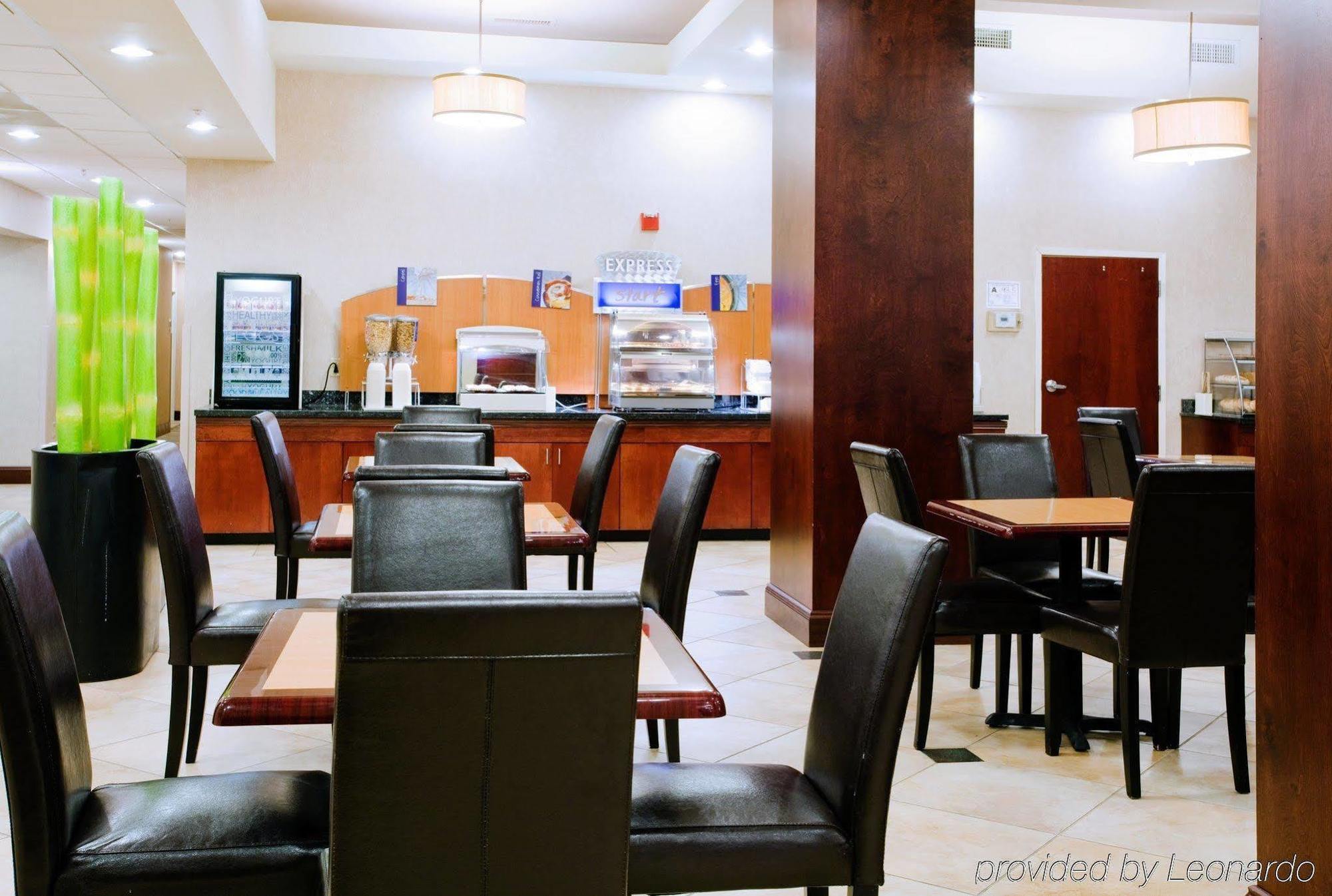 Holiday Inn Express Arrowood By Ihg Charlotte Zewnętrze zdjęcie